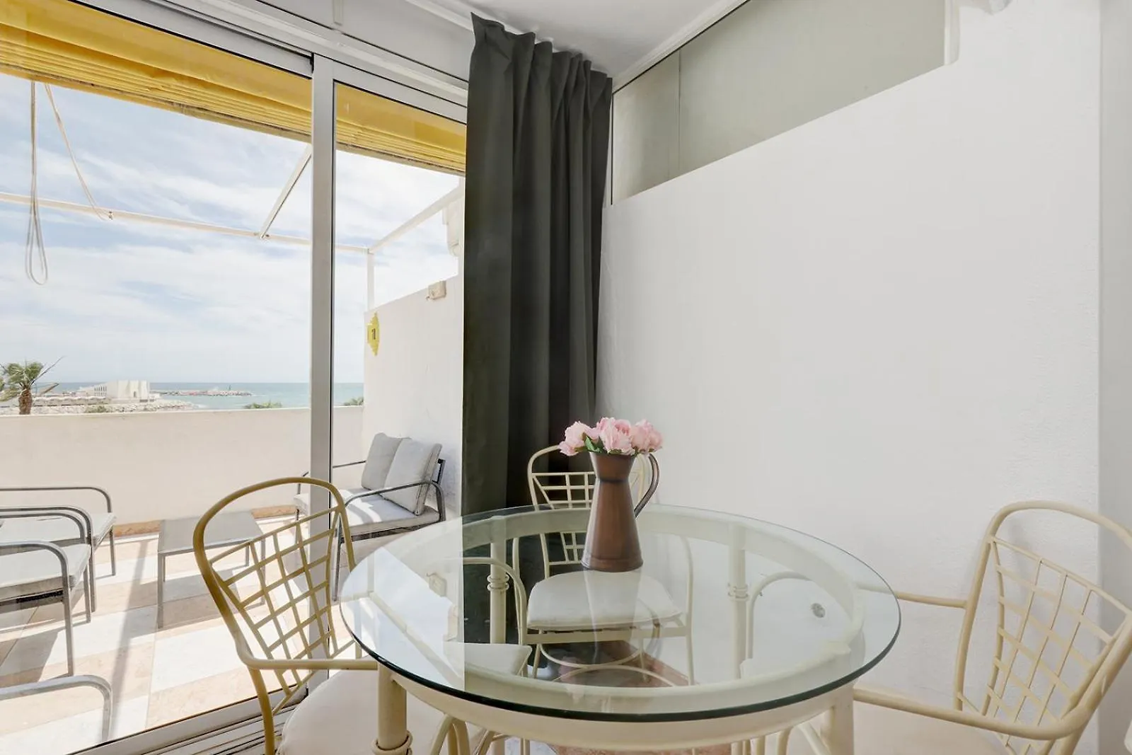 008 Plaza Ole Beachfront Apartment With Sea Views And Beach Access Benalmadena