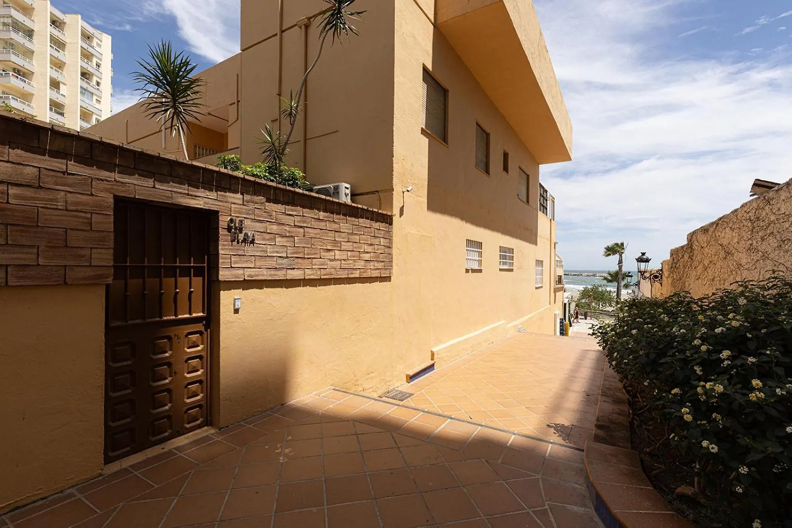 008 Plaza Ole Beachfront Apartment With Sea Views And Beach Access Benalmadena