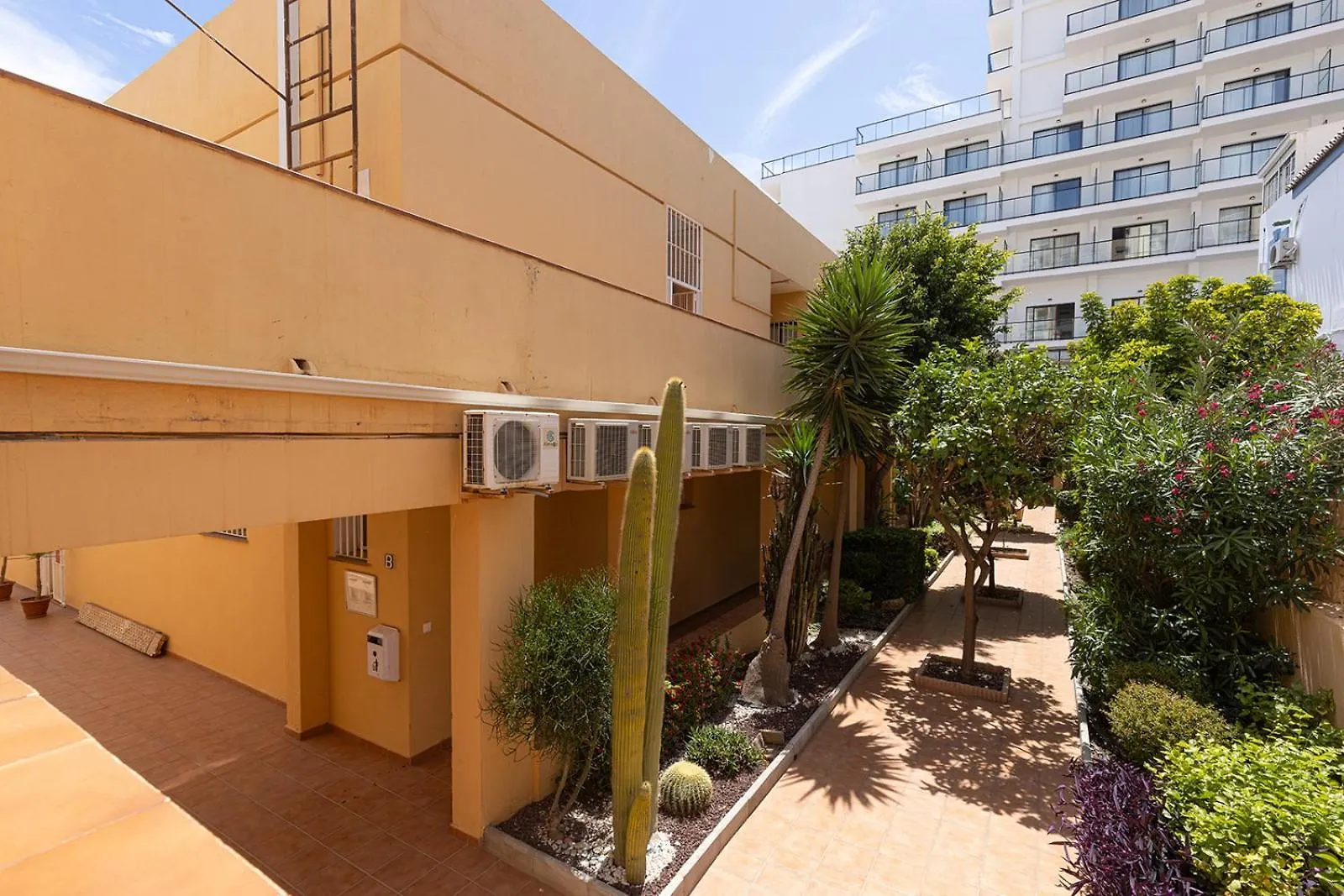 008 Plaza Ole Beachfront Apartment With Sea Views And Beach Access Benalmadena