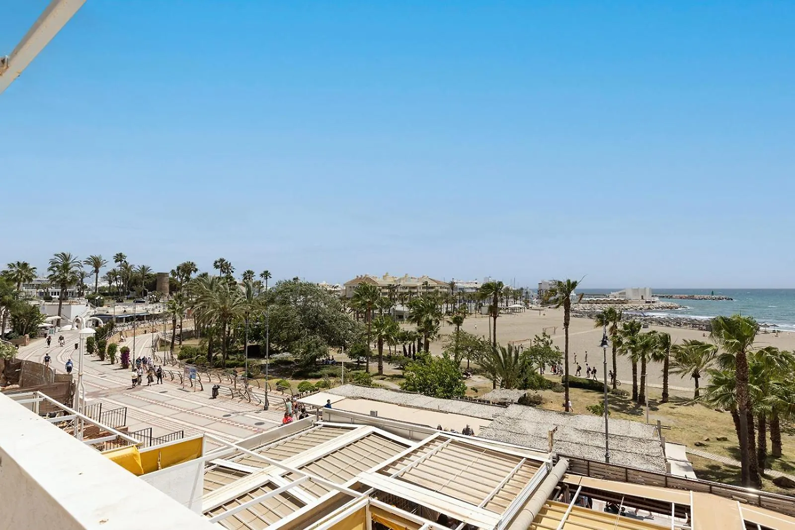 008 Plaza Ole Beachfront Apartment With Sea Views And Beach Access Benalmadena
