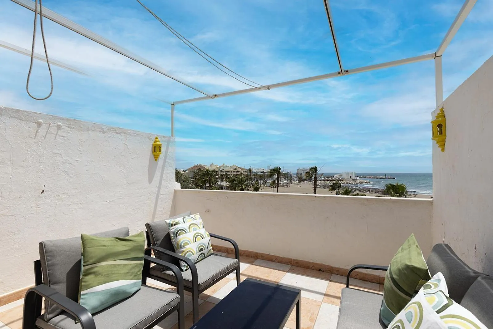 008 Plaza Ole Beachfront Apartment With Sea Views And Beach Access Benalmadena