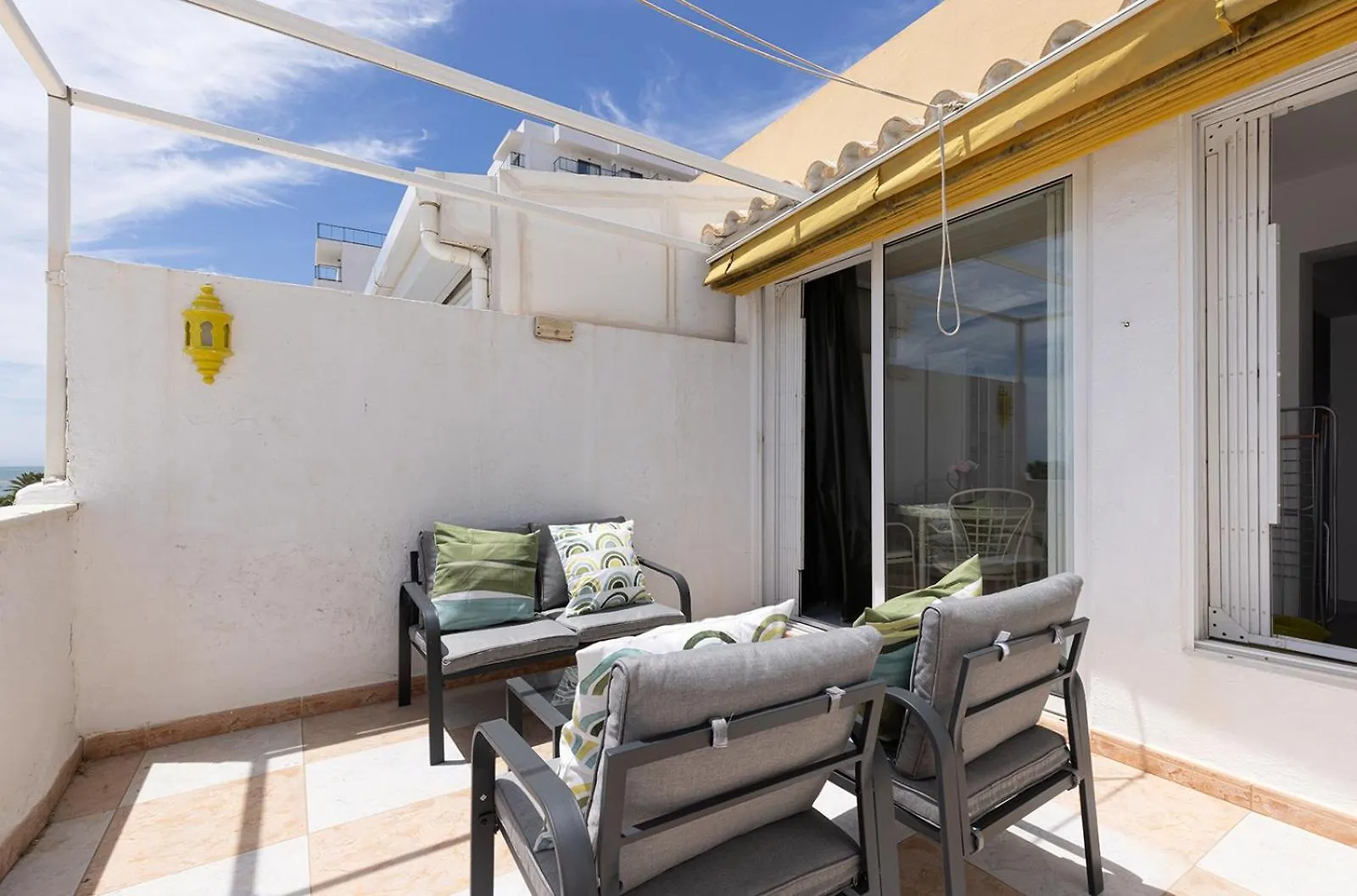 008 Plaza Ole Beachfront Apartment With Sea Views And Beach Access Benalmádena